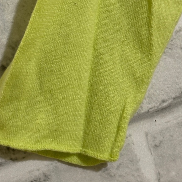 Worthington Chartreuse Blouse with Button Accents, size 2X - Picture 5 of 8